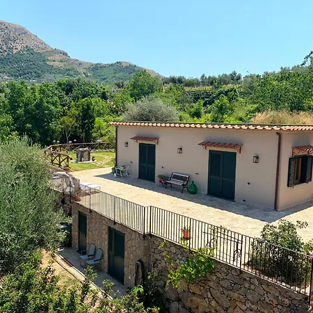 Rustic Retreat * Arola (Campania)