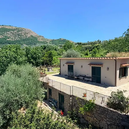 Rustic Retreat Апартаменты *