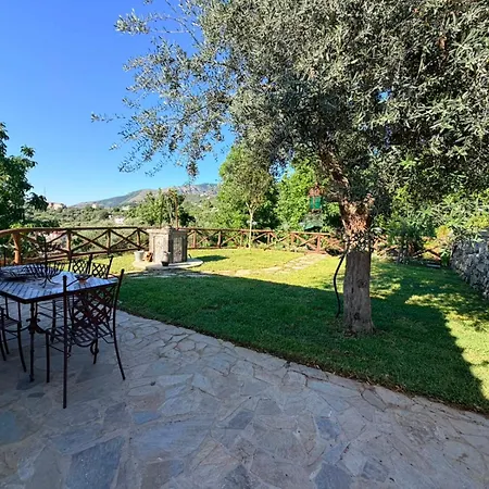 Апартаменты Rustic Retreat Arola (Campania)